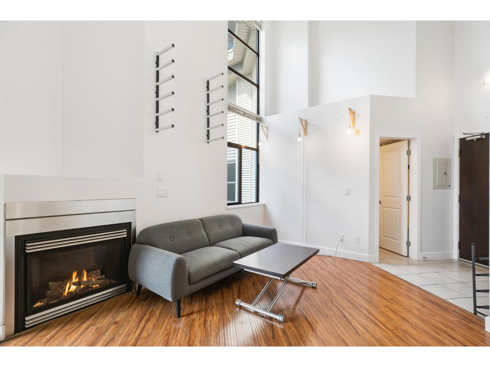 415 10866 City Parkway, Surrey, British Columbia  V3T 5W9 - Photo 4 - R3039407