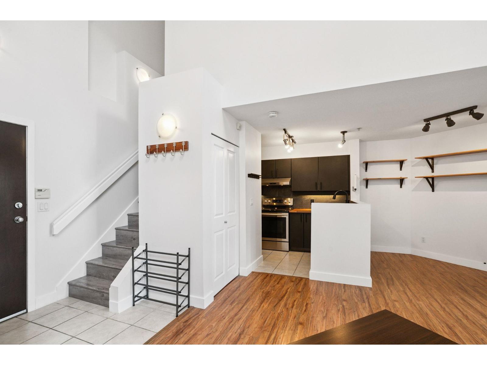 415 10866 City Parkway, Surrey, British Columbia  V3T 5W9 - Photo 7 - R3039407