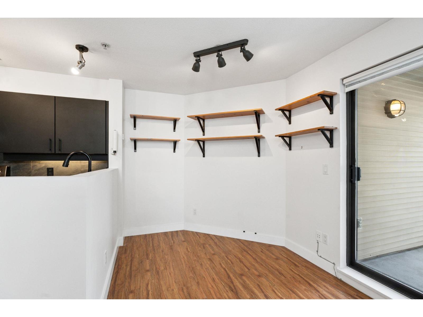 415 10866 City Parkway, Surrey, British Columbia  V3T 5W9 - Photo 9 - R3039407