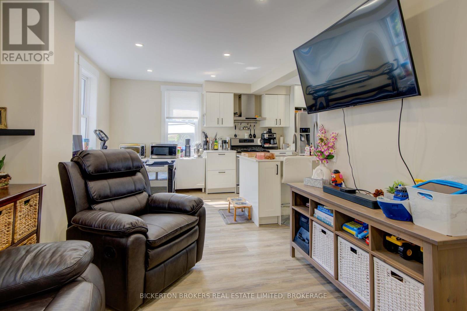 40 Elm Street, Gananoque, Ontario  K7G 2S7 - Photo 30 - X12358213