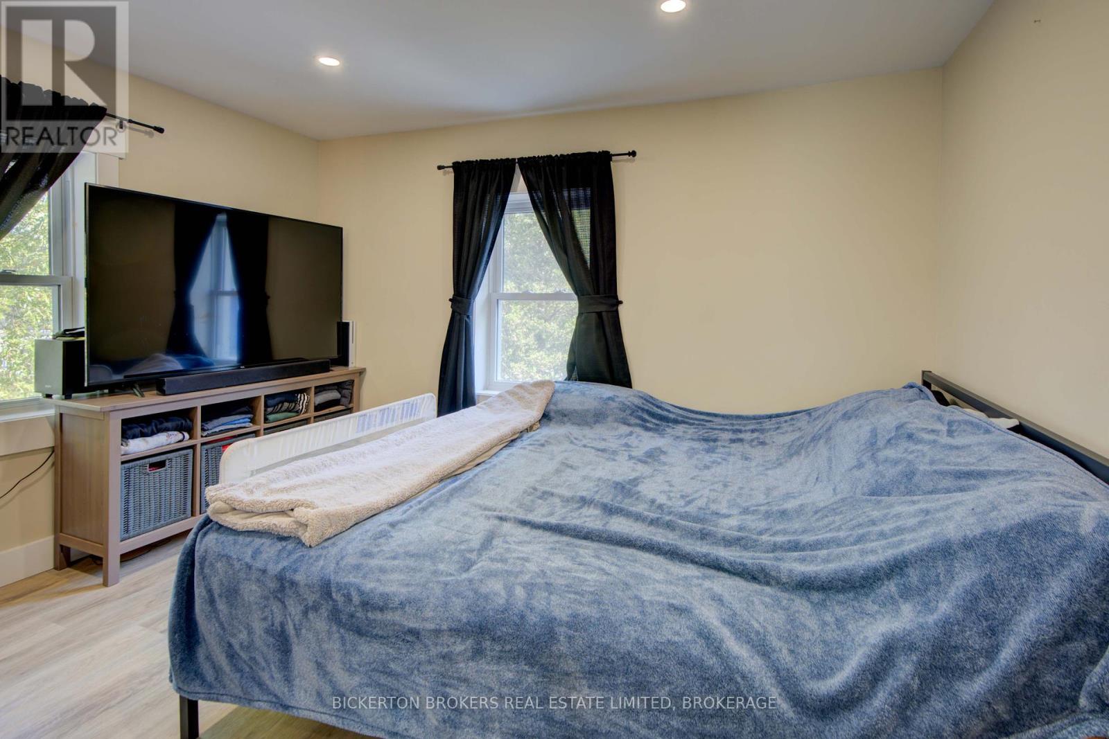 40 Elm Street, Gananoque, Ontario  K7G 2S7 - Photo 41 - X12358213