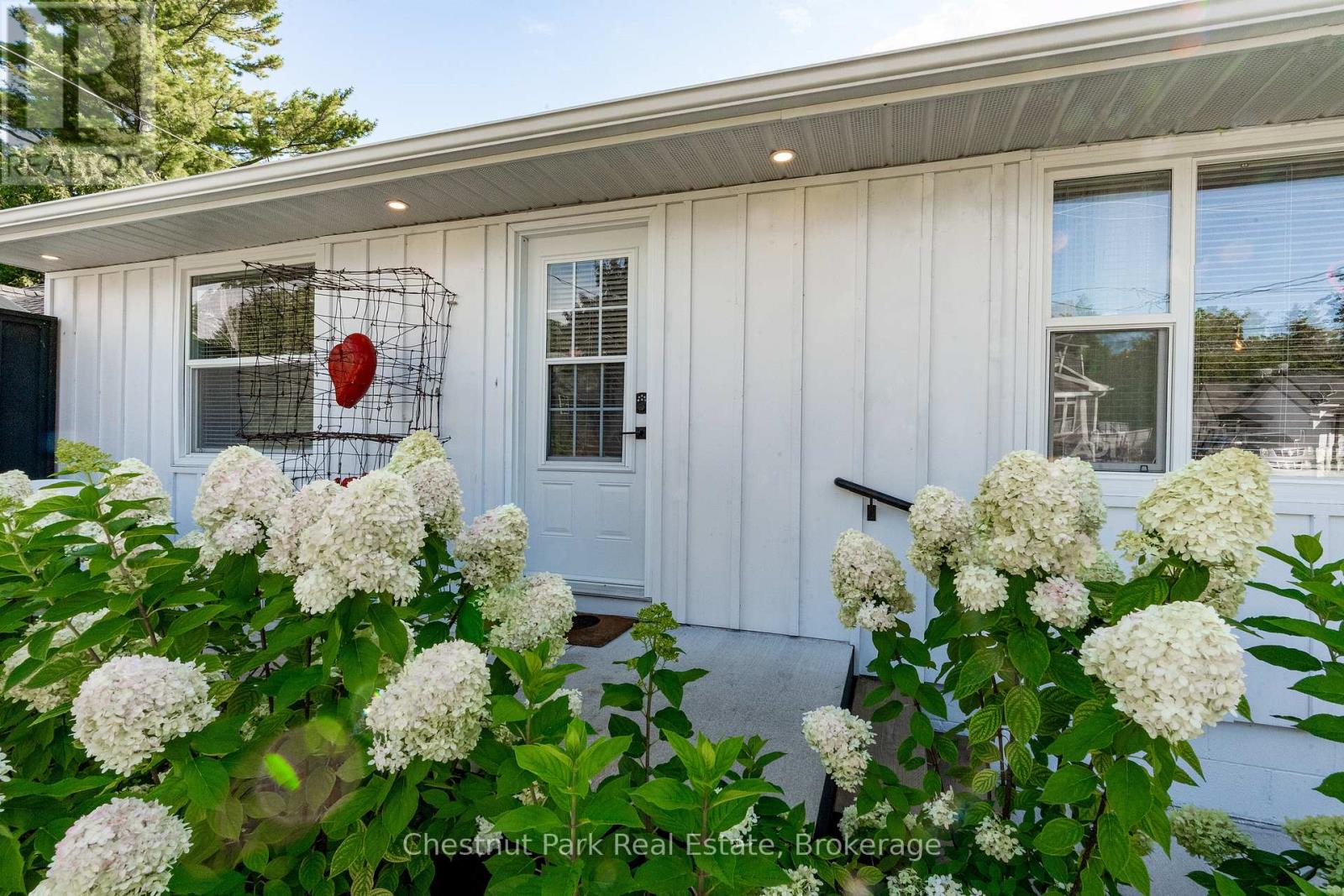 323 Oak Street, Collingwood, Ontario  L9Y 2Y4 - Photo 2 - S12312907