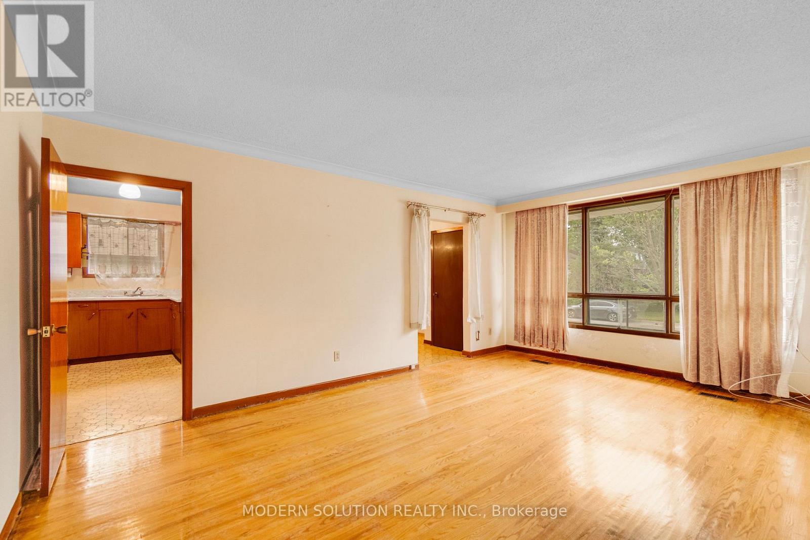 177 Eaglewood Boulevard, Mississauga (Mineola), Ontario  L5G 1V8 - Photo 13 - W12357389