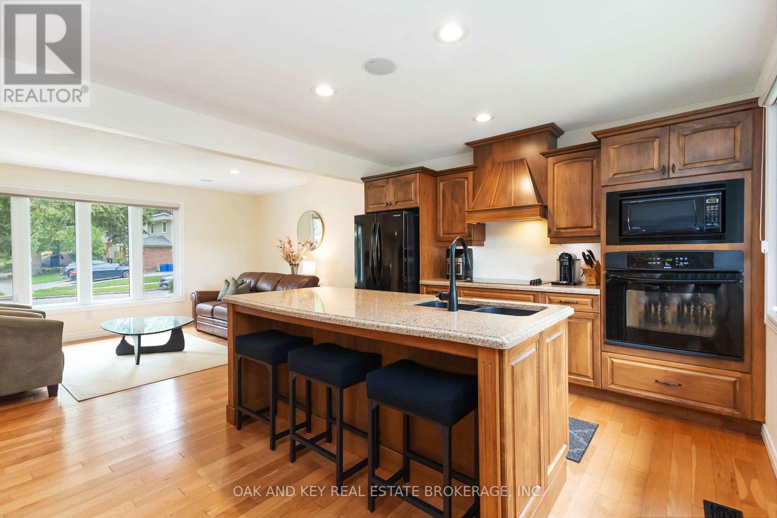717 Griffith Street, London South, Ontario  N6K 3A6 - Photo 17 - X12358225