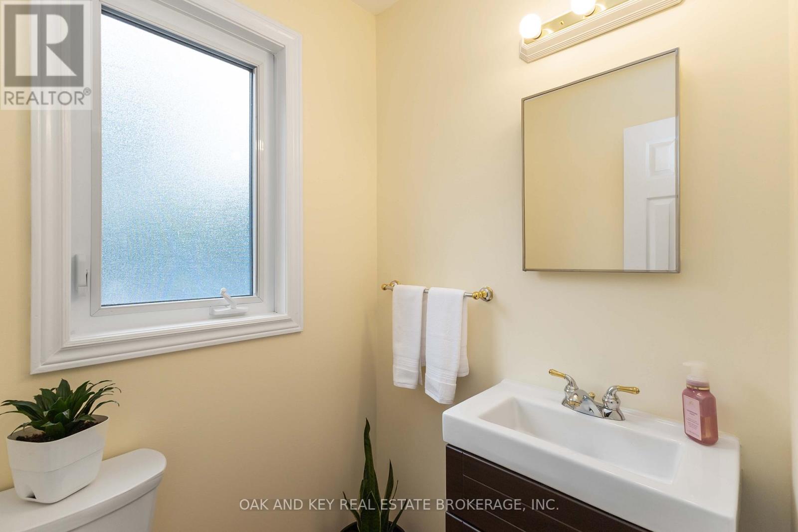 717 Griffith Street, London South, Ontario  N6K 3A6 - Photo 22 - X12358225