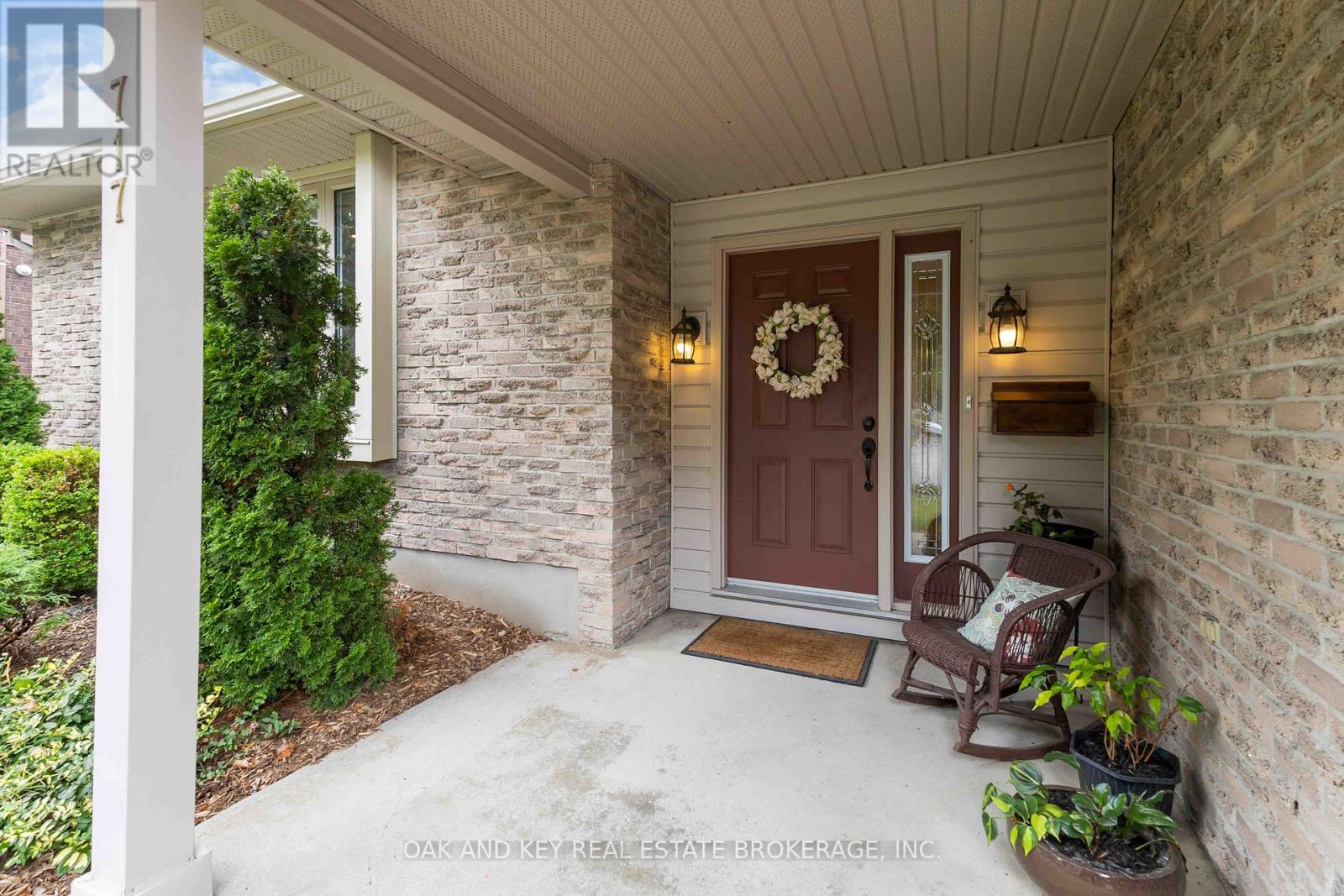 717 Griffith Street, London South, Ontario  N6K 3A6 - Photo 5 - X12358225