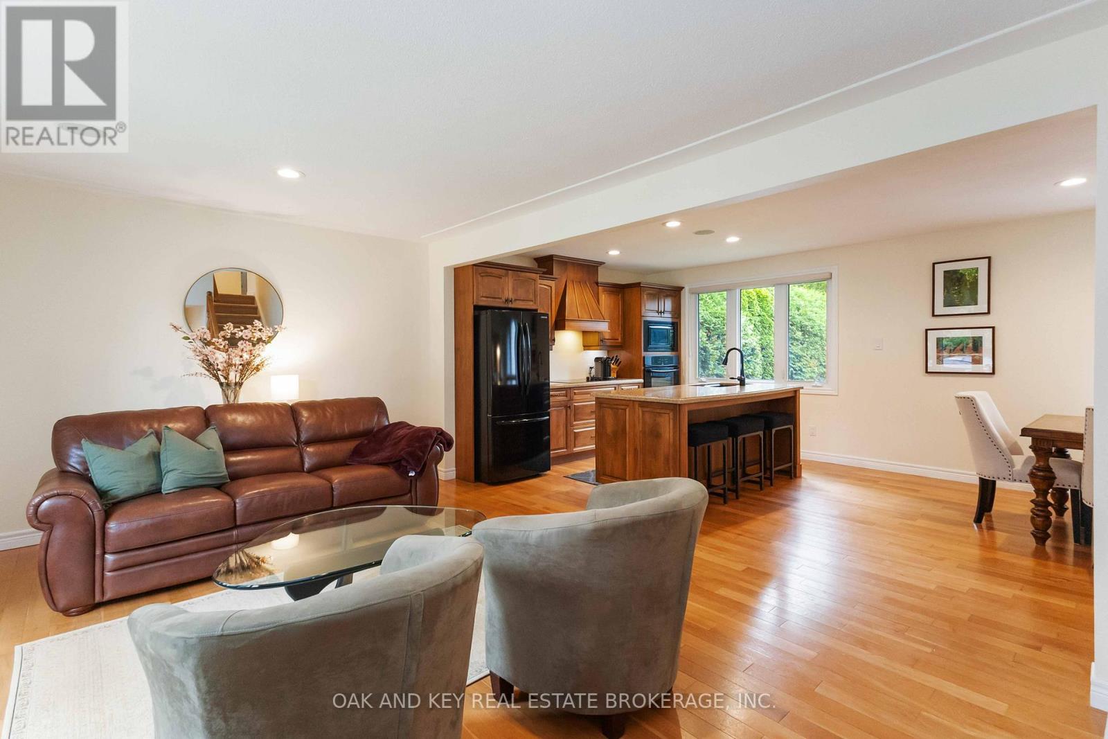 717 Griffith Street, London South, Ontario  N6K 3A6 - Photo 7 - X12358225