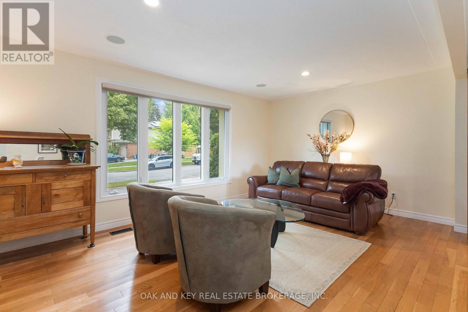 717 Griffith Street, London South, Ontario  N6K 3A6 - Photo 8 - X12358225