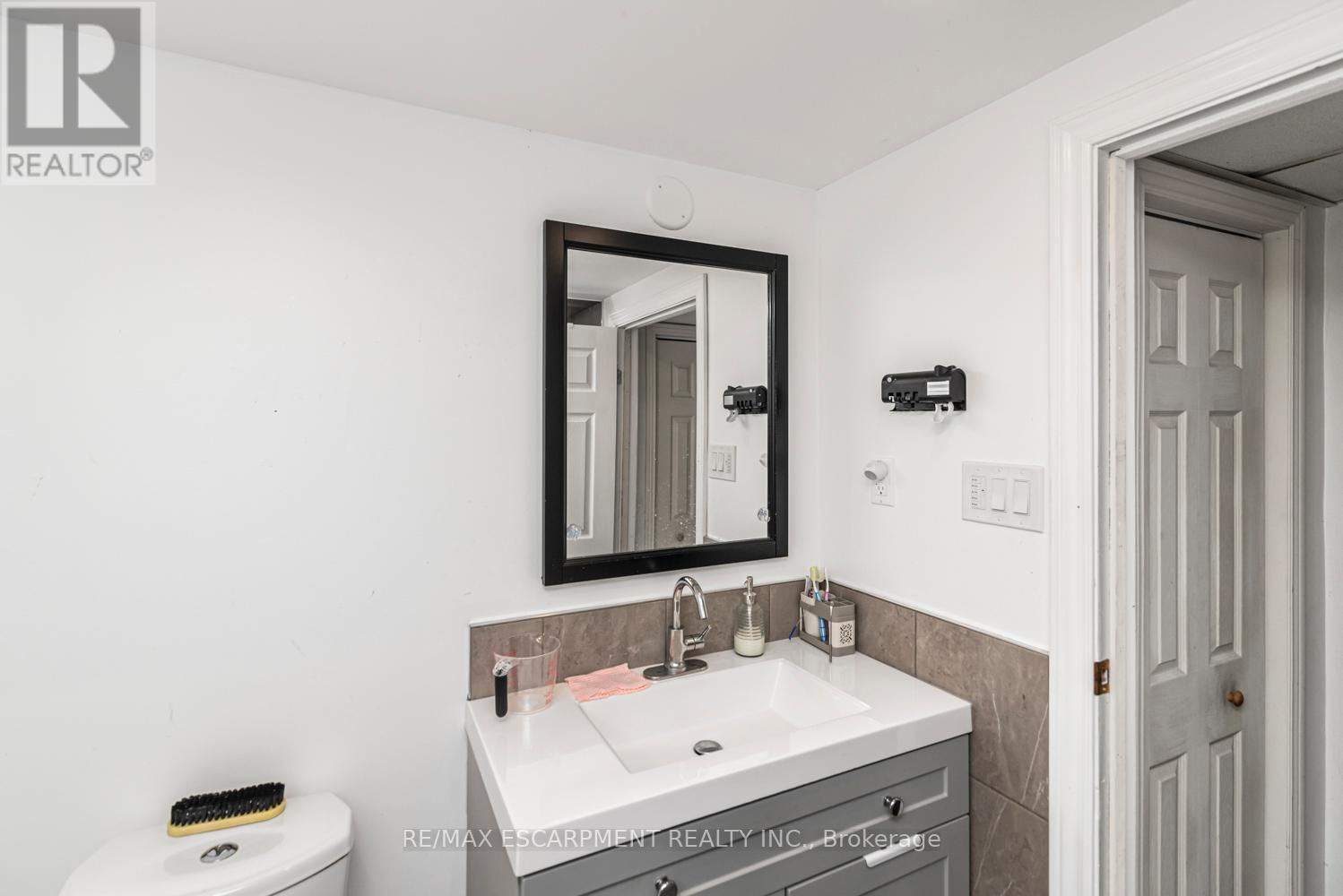 102 Quaker Crescent, Hamilton (Quinndale), Ontario  L8W 1H7 - Photo 24 - X12358198