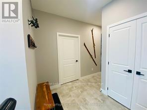 207 - 11 Beausoleil Lane, Blue Mountains, Ontario  L9Y 0Y5 - Photo 8 - X12358234