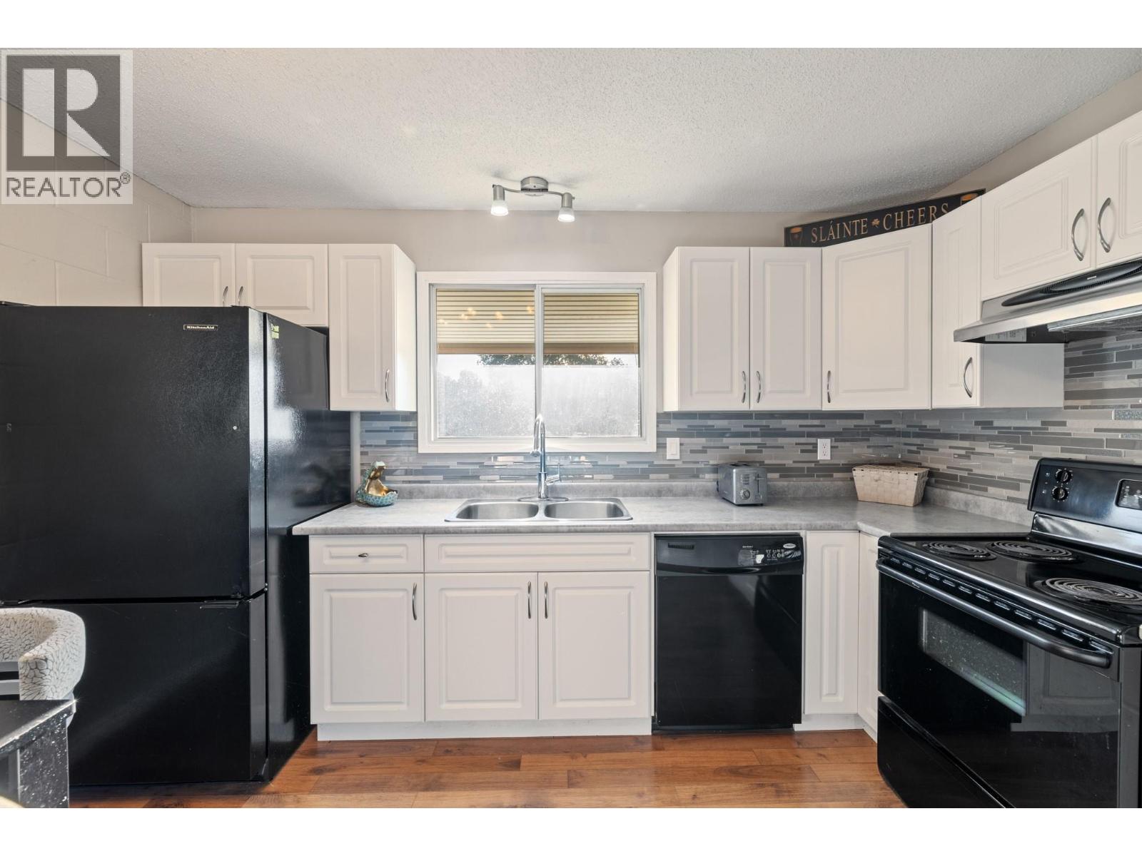 Property at 1040 Glenmore Drive image 3