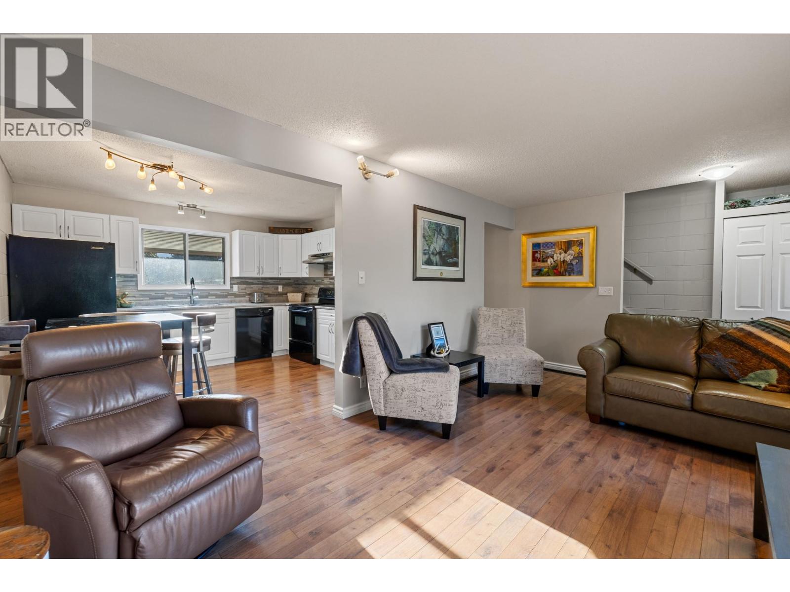 Property at 1040 Glenmore Drive image 5