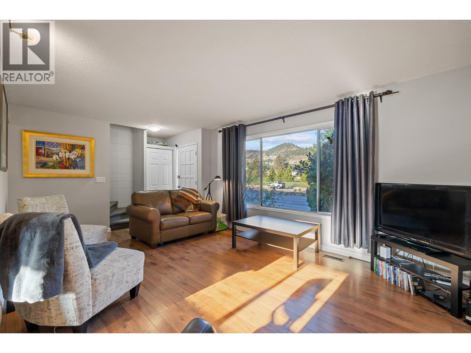 Property at 1040 Glenmore Drive image 4