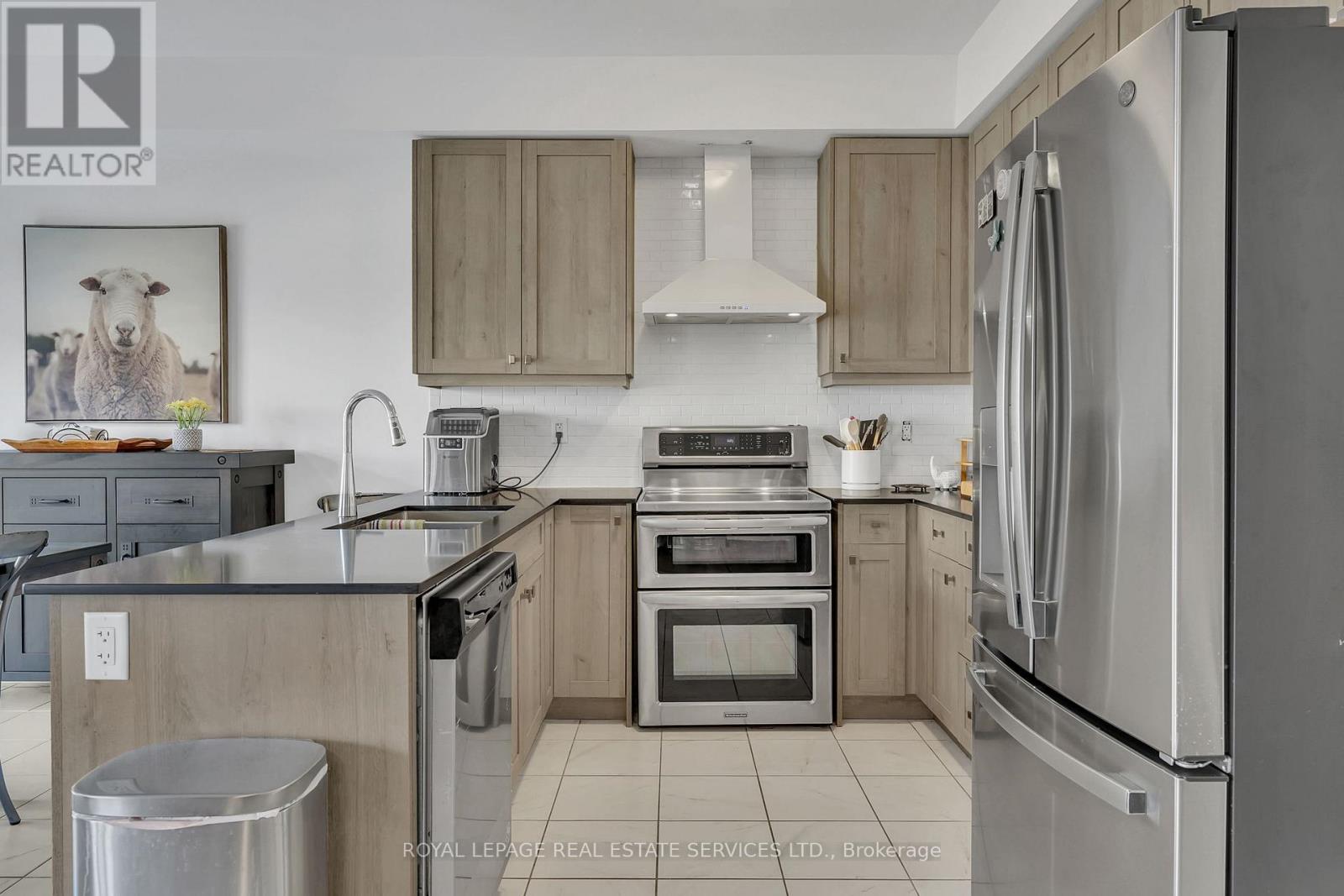 241 Longboat Run, Brantford, Ontario  N3T 5L5 - Photo 19 - X12340368
