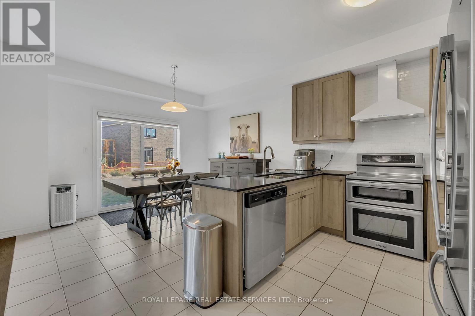 241 Longboat Run, Brantford, Ontario  N3T 5L5 - Photo 21 - X12340368