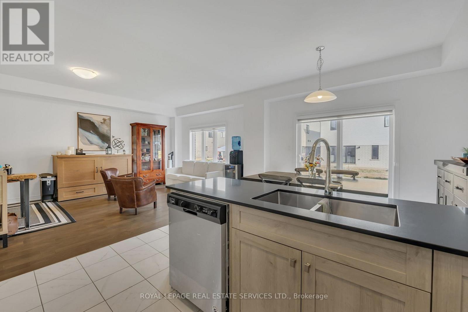 241 Longboat Run, Brantford, Ontario  N3T 5L5 - Photo 24 - X12340368