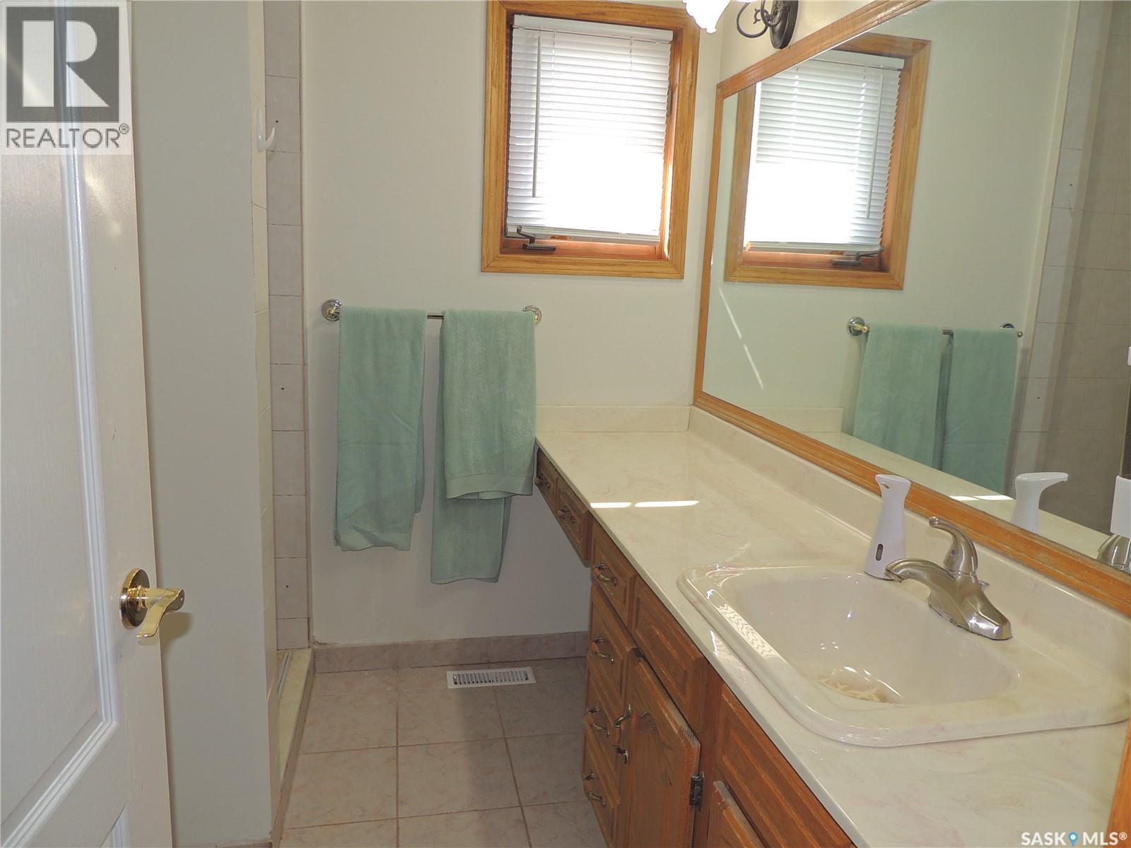 1363 Nicholson Road, Estevan, Saskatchewan  S4A 2M7 - Photo 15 - SK016323