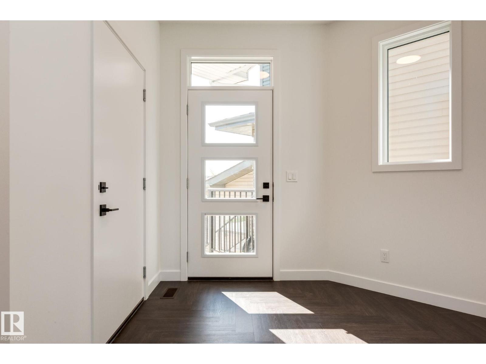 Property at 27 Chartres CL image 2