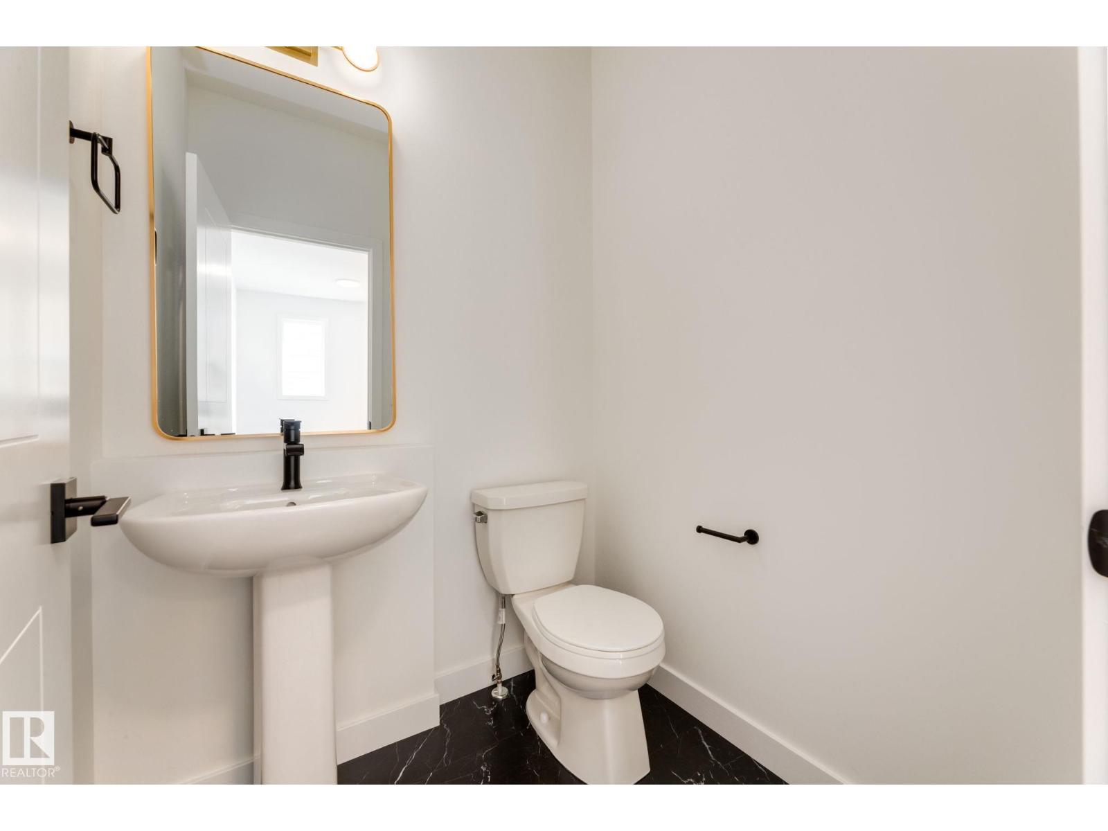 Property at 27 Chartres CL image 3