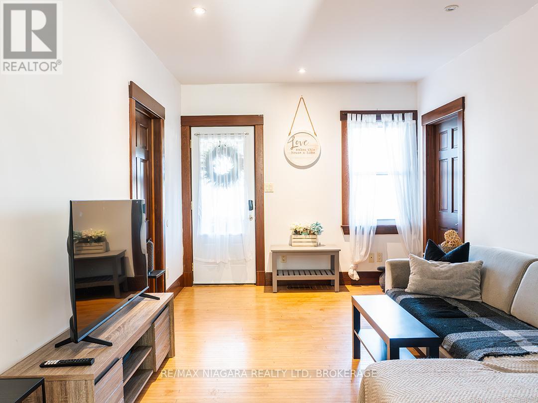 164 Mellanby Avenue, Port Colborne, Ontario  L3K 2L8 - Photo 8 - X12344782