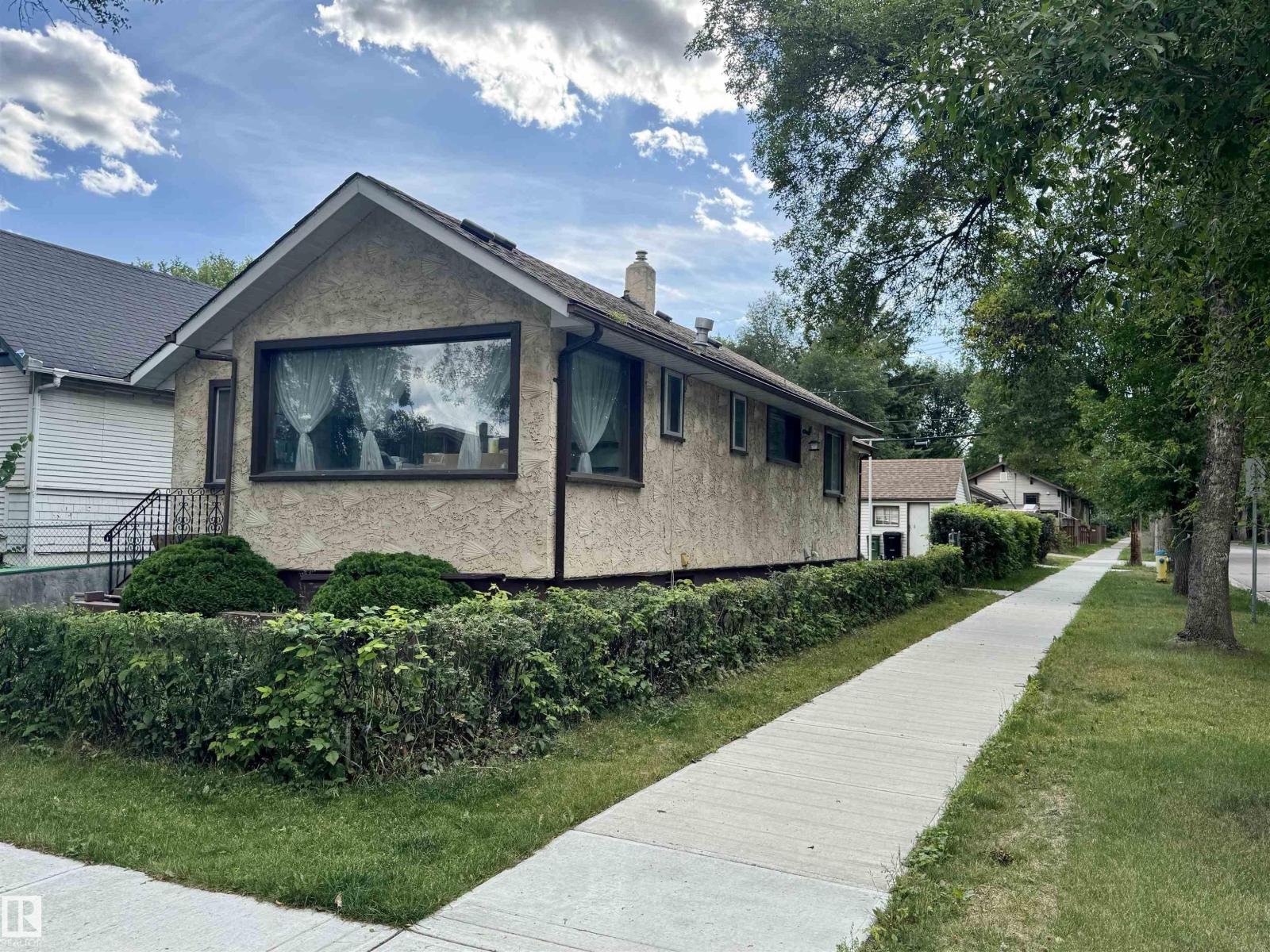 Property at 11936 94 ST NW image 2