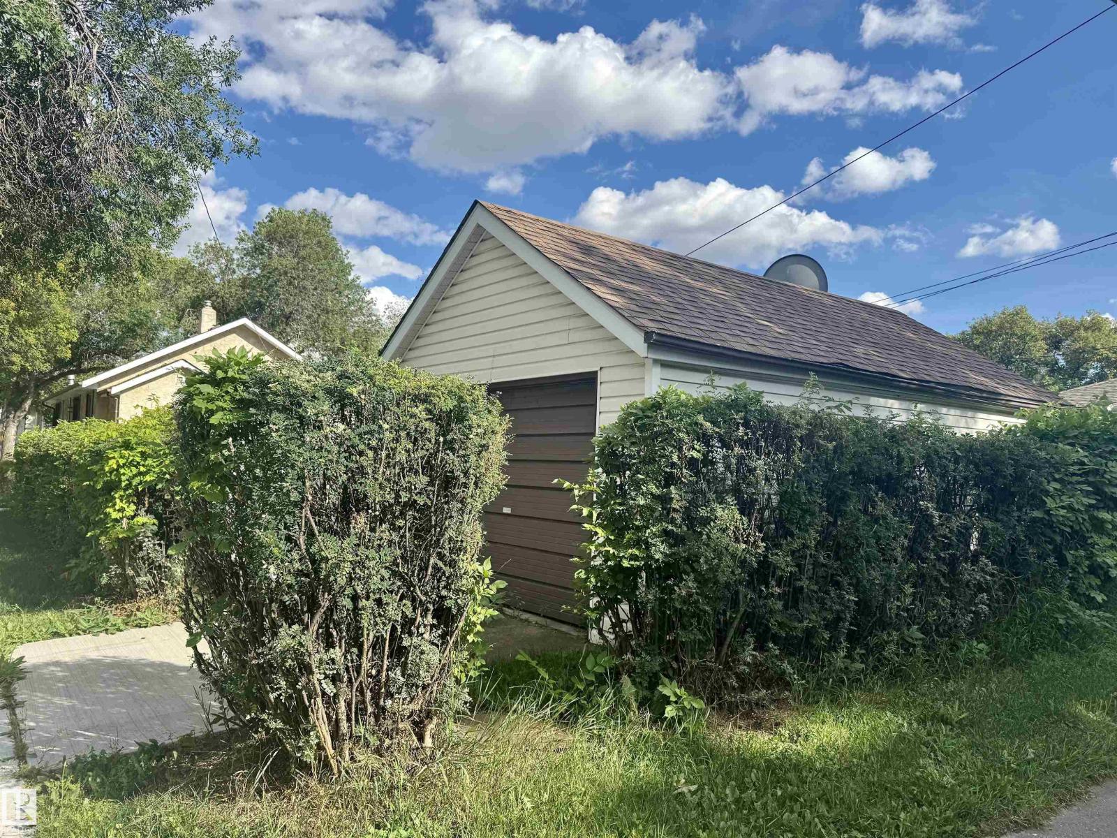 Property at 11936 94 ST NW image 5