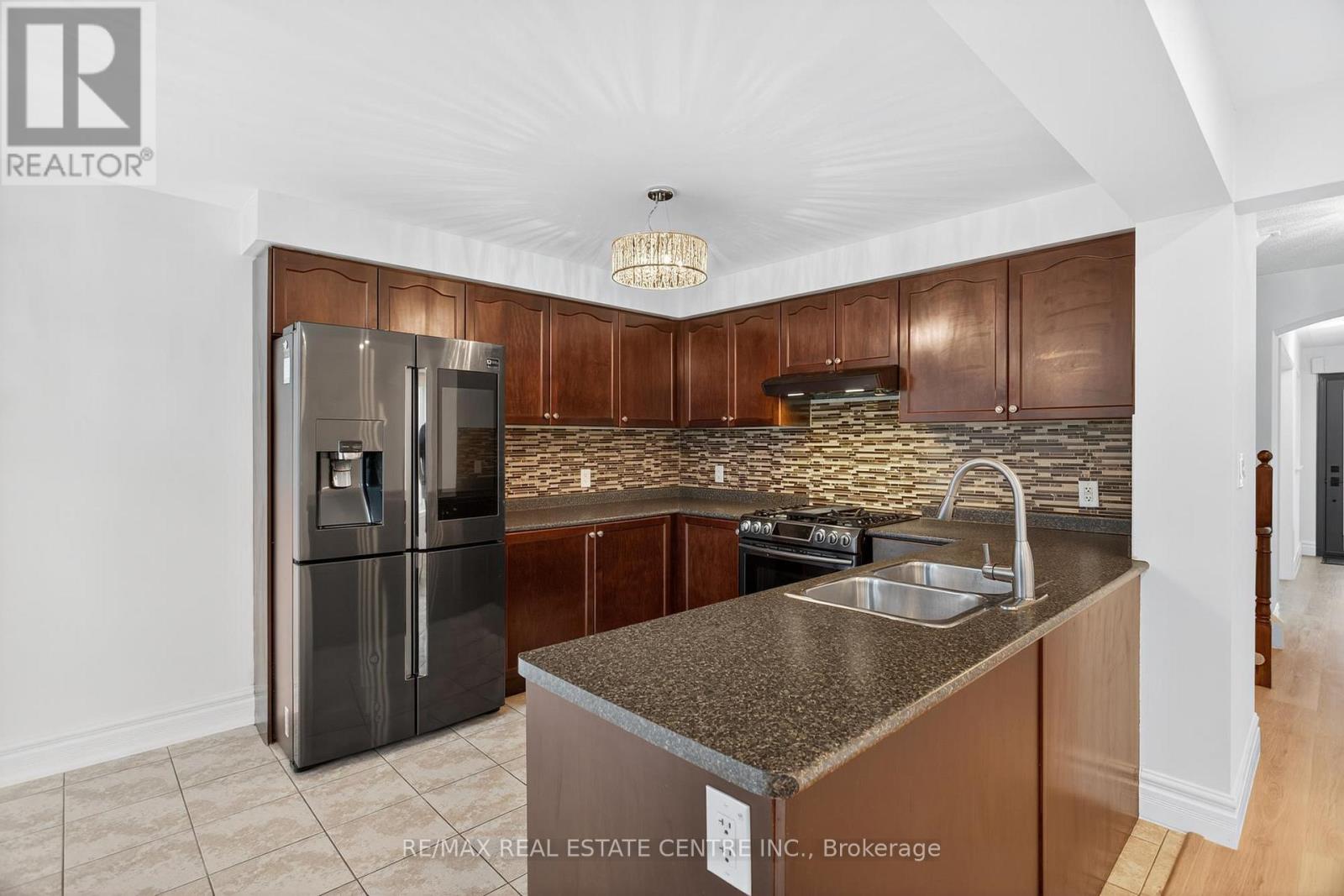 240 Armstrong Crescent, Bradford West Gwillimbury (Bradford), Ontario  L3Z 2A4 - Photo 12 - N12358250
