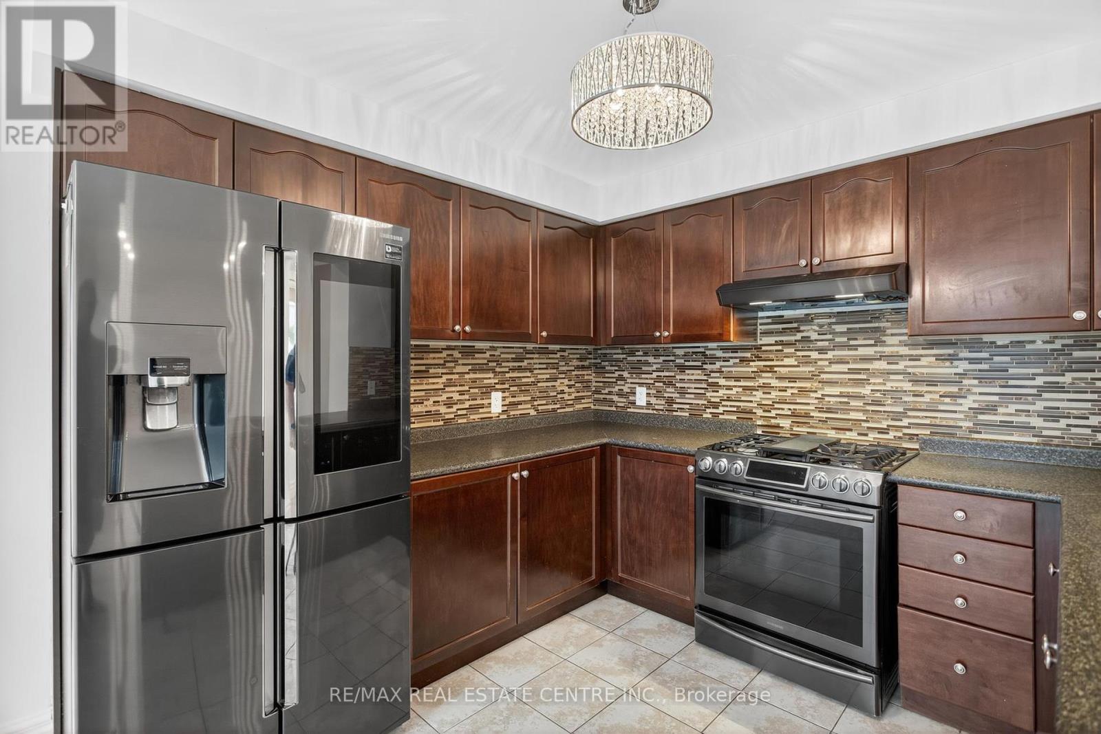 240 Armstrong Crescent, Bradford West Gwillimbury (Bradford), Ontario  L3Z 2A4 - Photo 15 - N12358250