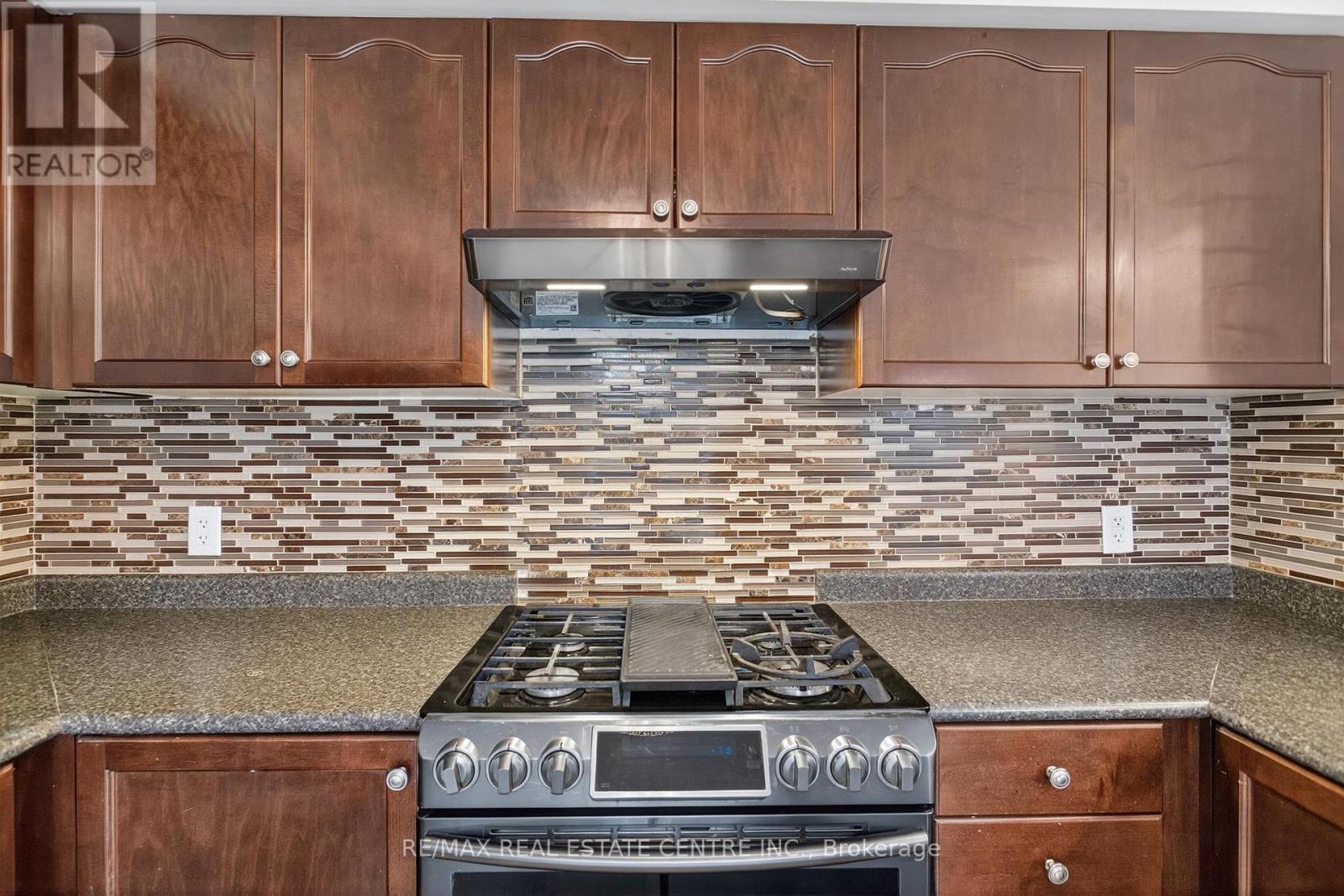 240 Armstrong Crescent, Bradford West Gwillimbury (Bradford), Ontario  L3Z 2A4 - Photo 16 - N12358250