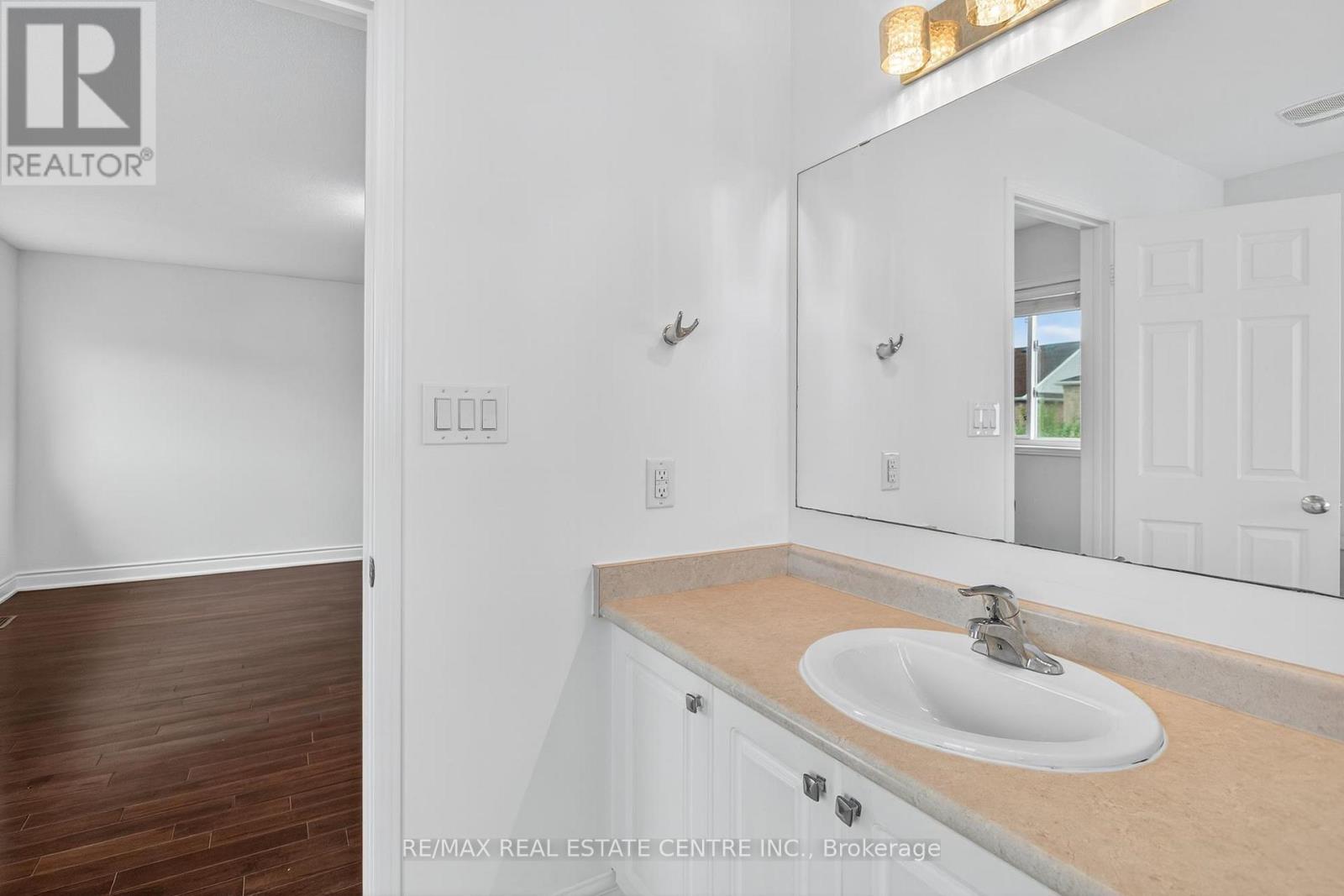 240 Armstrong Crescent, Bradford West Gwillimbury (Bradford), Ontario  L3Z 2A4 - Photo 30 - N12358250