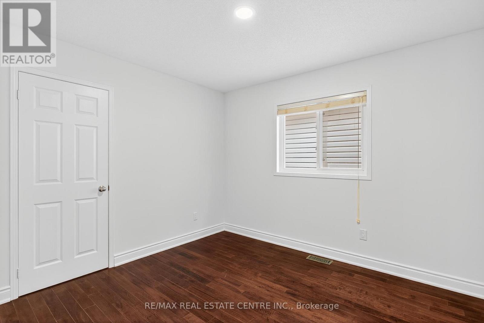240 Armstrong Crescent, Bradford West Gwillimbury (Bradford), Ontario  L3Z 2A4 - Photo 32 - N12358250