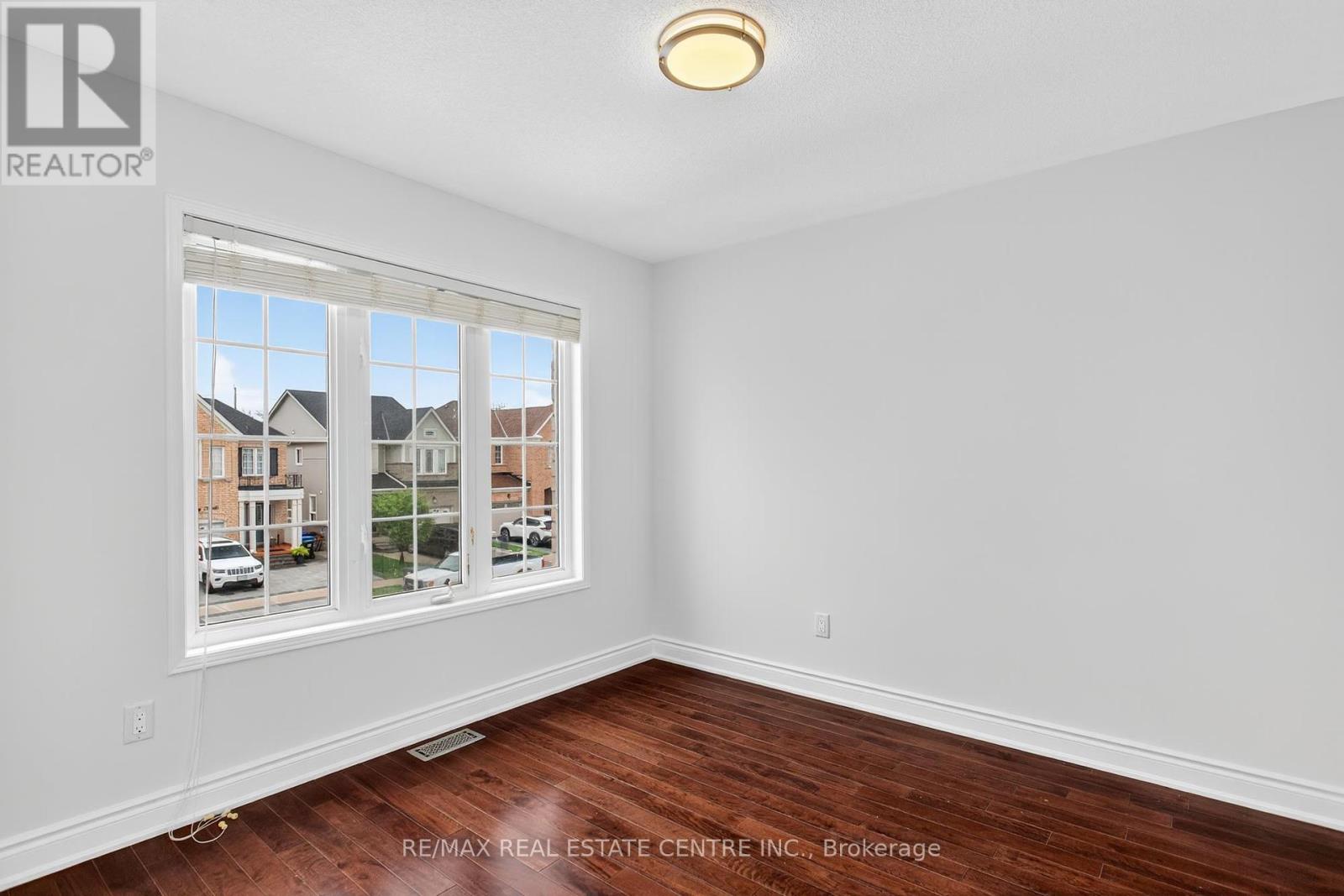 240 Armstrong Crescent, Bradford West Gwillimbury (Bradford), Ontario  L3Z 2A4 - Photo 34 - N12358250