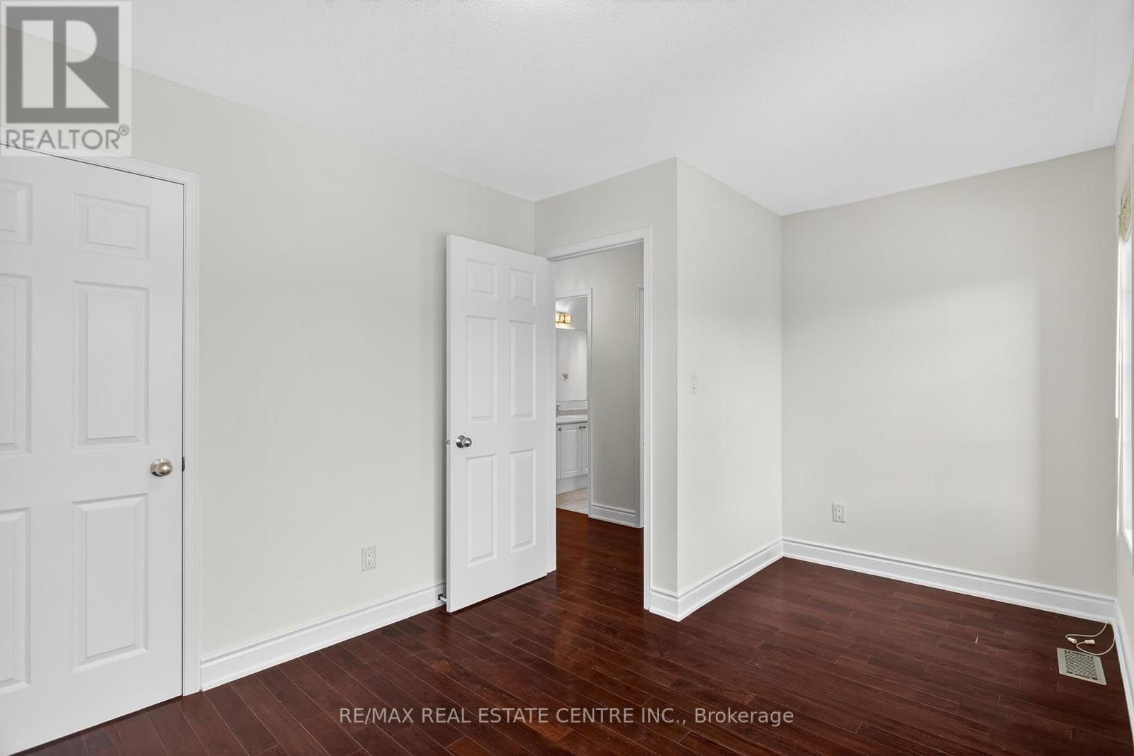 240 Armstrong Crescent, Bradford West Gwillimbury (Bradford), Ontario  L3Z 2A4 - Photo 36 - N12358250
