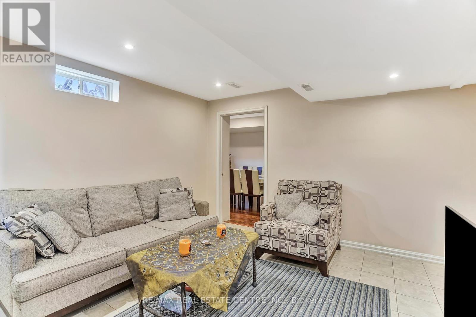 240 Armstrong Crescent, Bradford West Gwillimbury (Bradford), Ontario  L3Z 2A4 - Photo 41 - N12358250