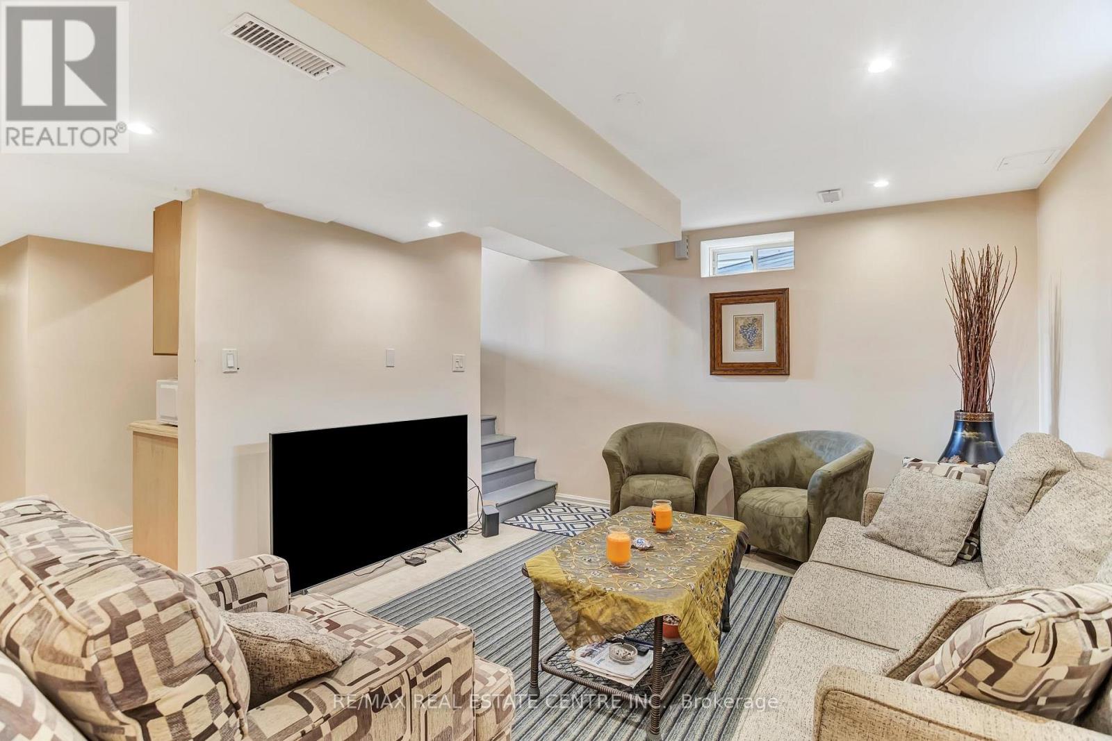 240 Armstrong Crescent, Bradford West Gwillimbury (Bradford), Ontario  L3Z 2A4 - Photo 42 - N12358250