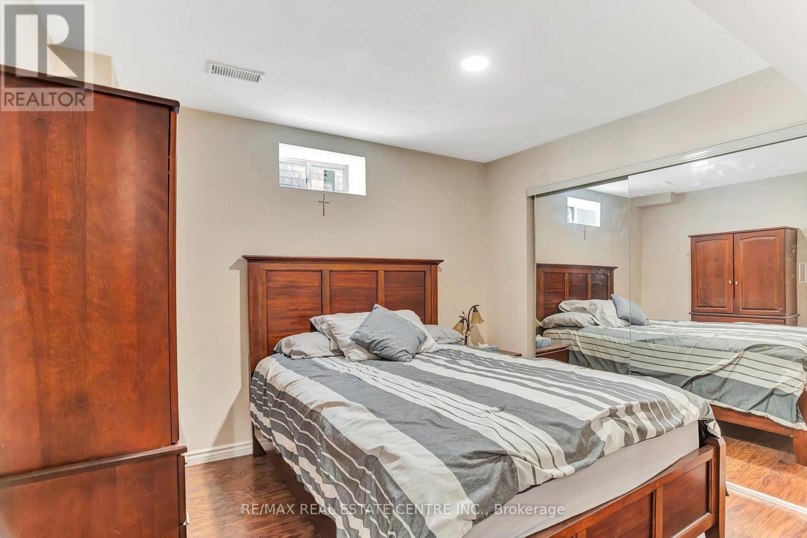 240 Armstrong Crescent, Bradford West Gwillimbury (Bradford), Ontario  L3Z 2A4 - Photo 47 - N12358250