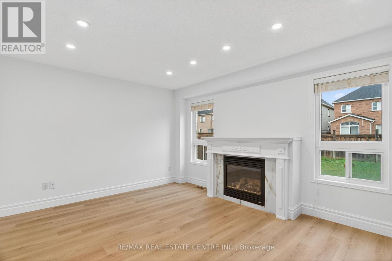 240 Armstrong Crescent, Bradford West Gwillimbury (Bradford), Ontario  L3Z 2A4 - Photo 8 - N12358250