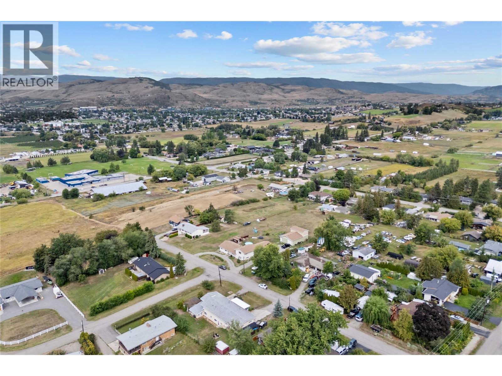616 Decosmos Road, Vernon, British Columbia  V1B 3A9 - Photo 4 - 10358754