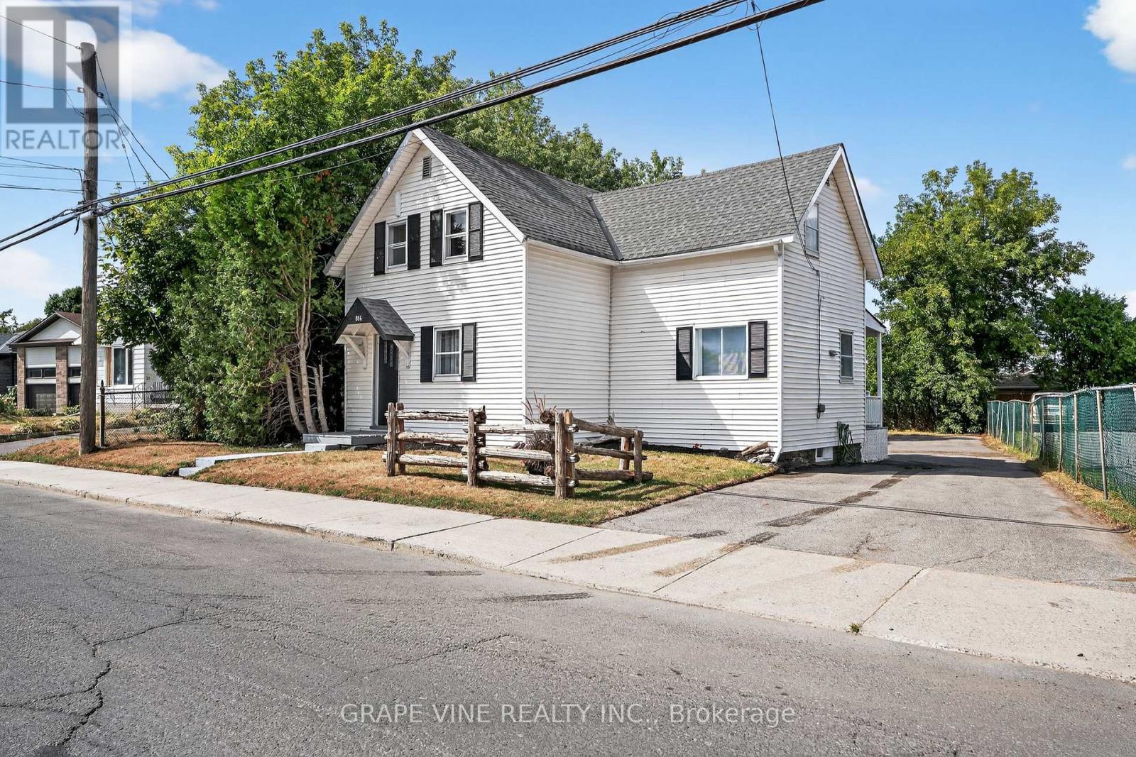 814 Laurier Street, Clarence-Rockland, Ontario  K4K 1E6 - Photo 2 - X12358275