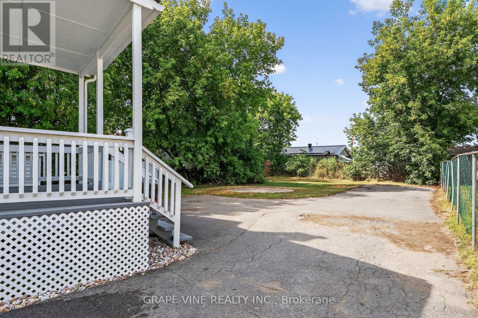 814 Laurier Street, Clarence-Rockland, Ontario  K4K 1E6 - Photo 3 - X12358275