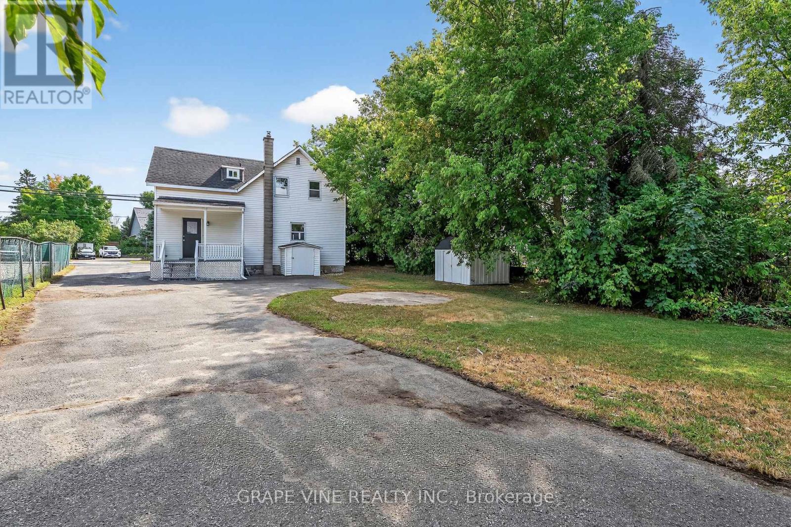814 Laurier Street, Clarence-Rockland, Ontario  K4K 1E6 - Photo 4 - X12358275