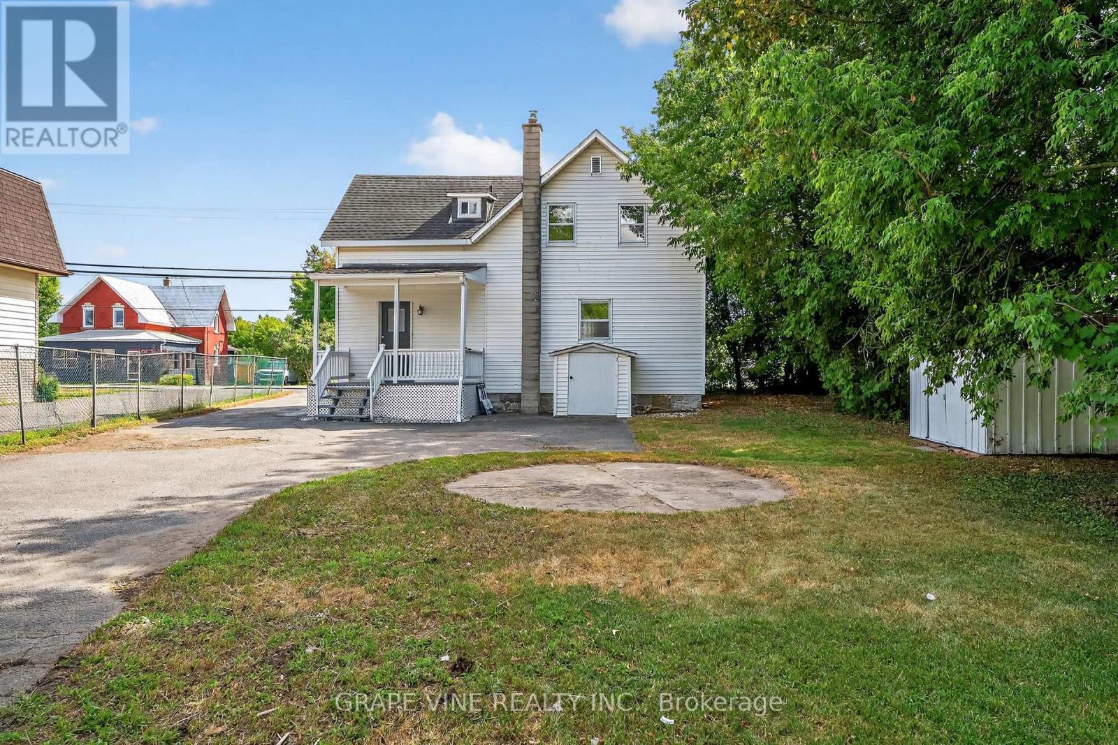 814 Laurier Street, Clarence-Rockland, Ontario  K4K 1E6 - Photo 5 - X12358275