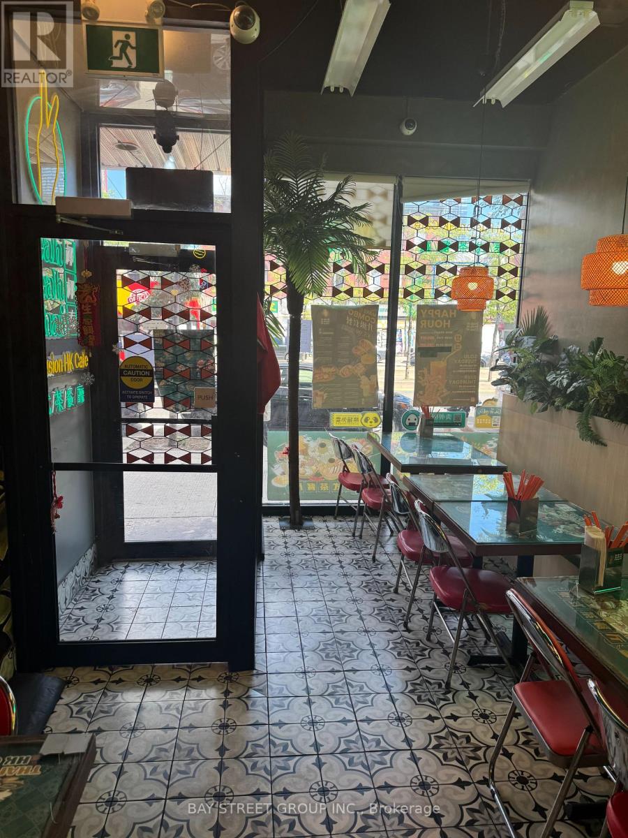 382 Spadina Avenue, Toronto (Kensington-Chinatown), Ontario  M5T 2G5 - Photo 2 - C12358276