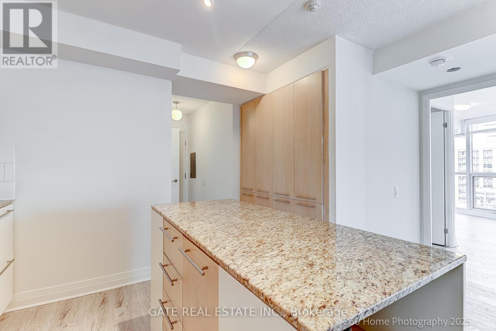 1705 - 21 Carlton Street, Toronto (Church-Yonge Corridor), Ontario  M5B 1L3 - Photo 5 - C12358280