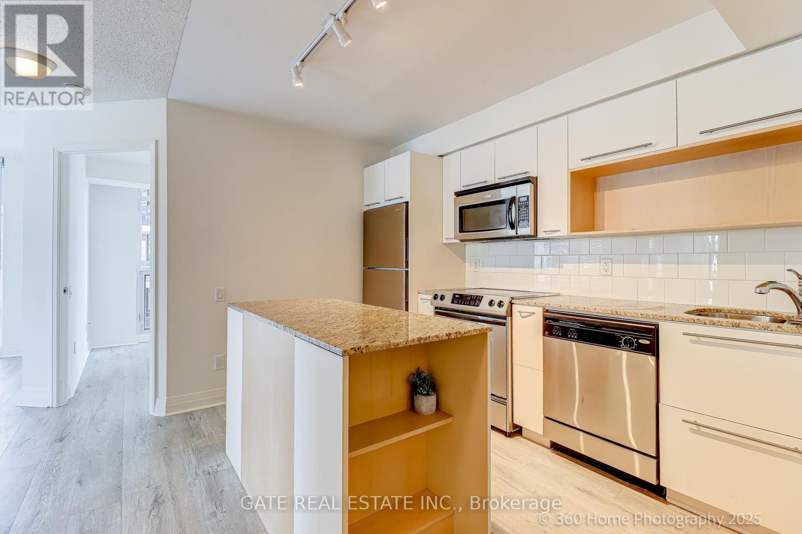 1705 - 21 Carlton Street, Toronto (Church-Yonge Corridor), Ontario  M5B 1L3 - Photo 6 - C12358280
