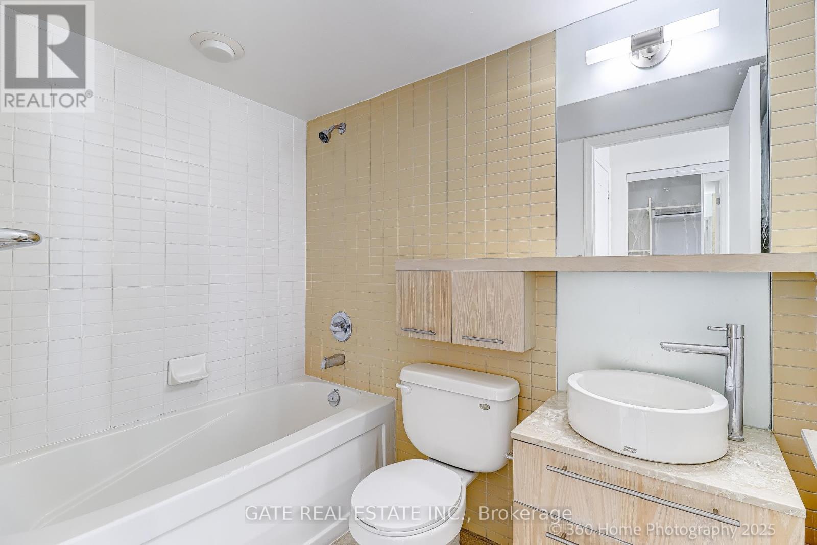 1705 - 21 Carlton Street, Toronto (Church-Yonge Corridor), Ontario  M5B 1L3 - Photo 9 - C12358280