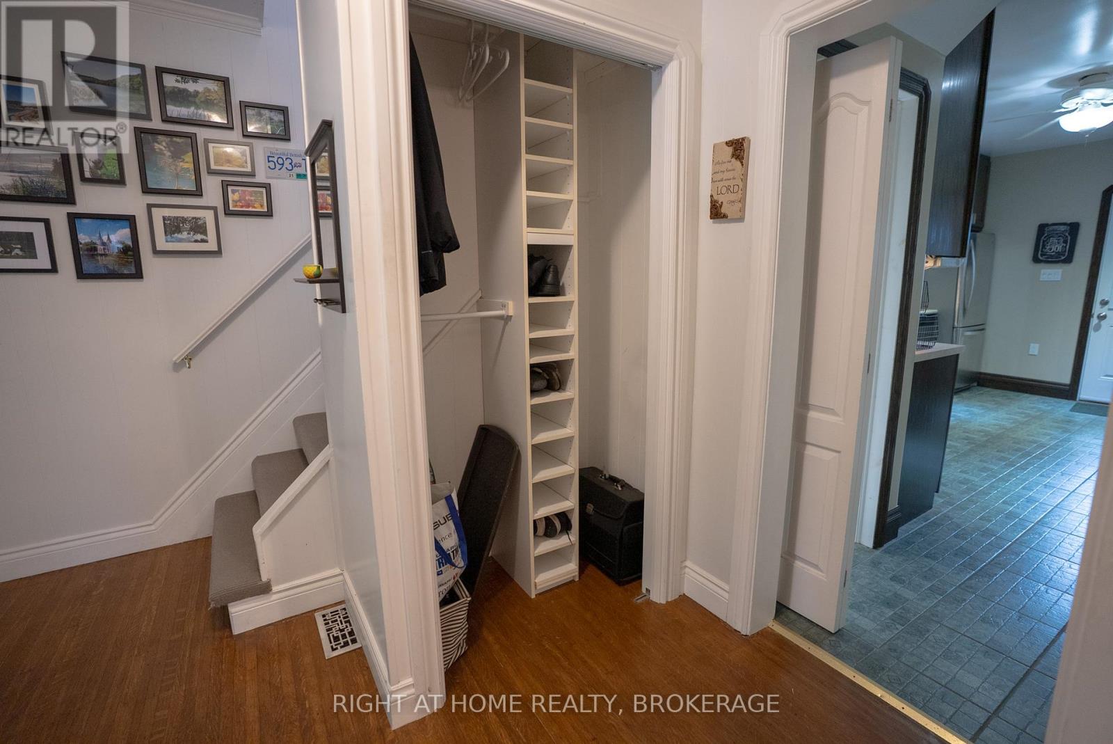 88 Chaplin Avenue, St. Catharines, Ontario  L2R 2E7 - Photo 6 - X12358318