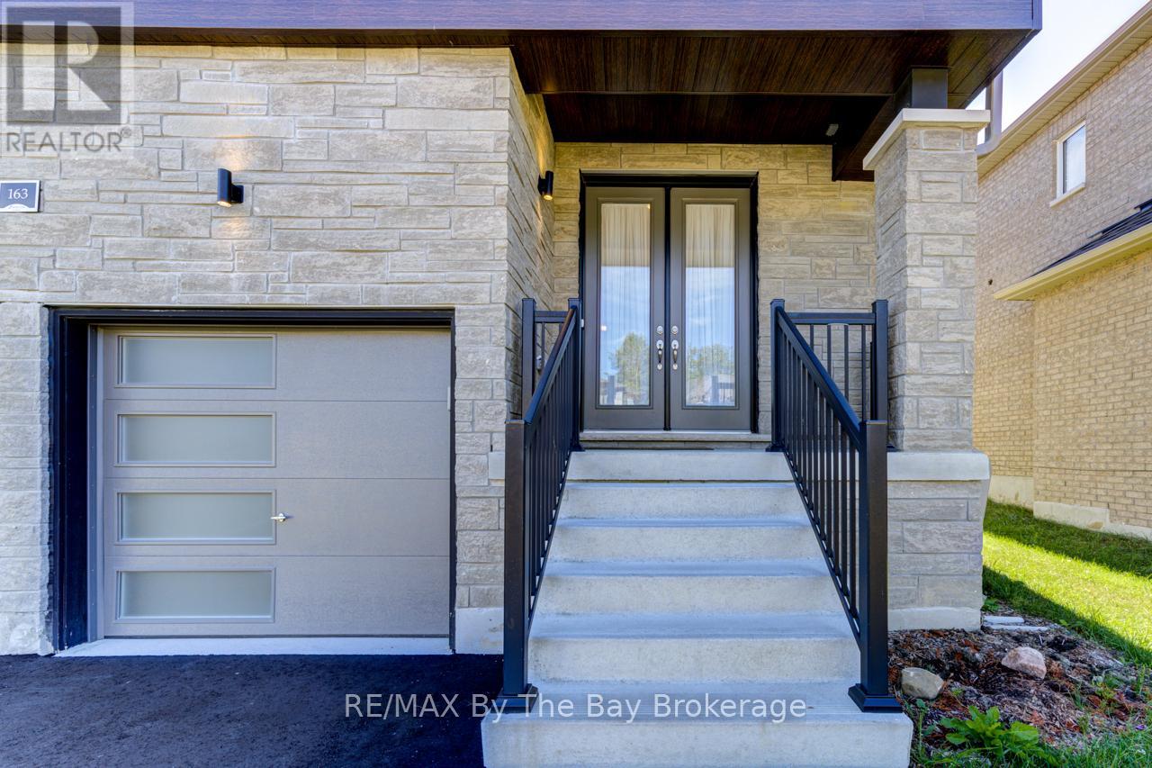 163 Rosanne Circle, Wasaga Beach, Ontario  L9Z 0N1 - Photo 3 - S12358314
