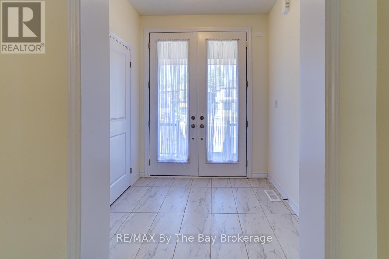 163 Rosanne Circle, Wasaga Beach, Ontario  L9Z 0N1 - Photo 4 - S12358314