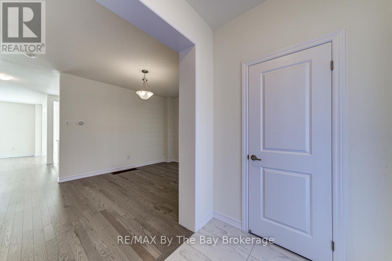 163 Rosanne Circle, Wasaga Beach, Ontario  L9Z 0N1 - Photo 5 - S12358314